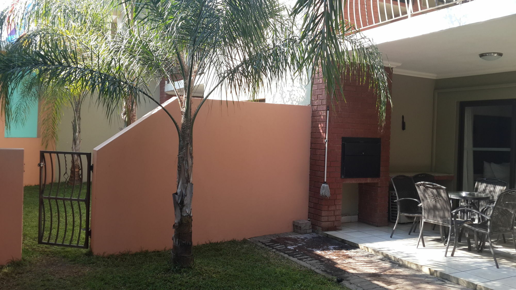 Palm Valley Inn And Day Spa Hartbeespoort Dış mekan fotoğraf